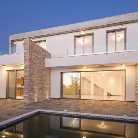 Olive Grove 4 Bedroom Вилла