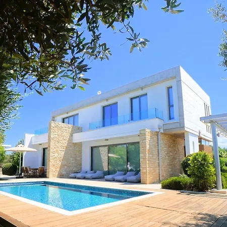 וילה Olive Grove 4 Bedroom *
